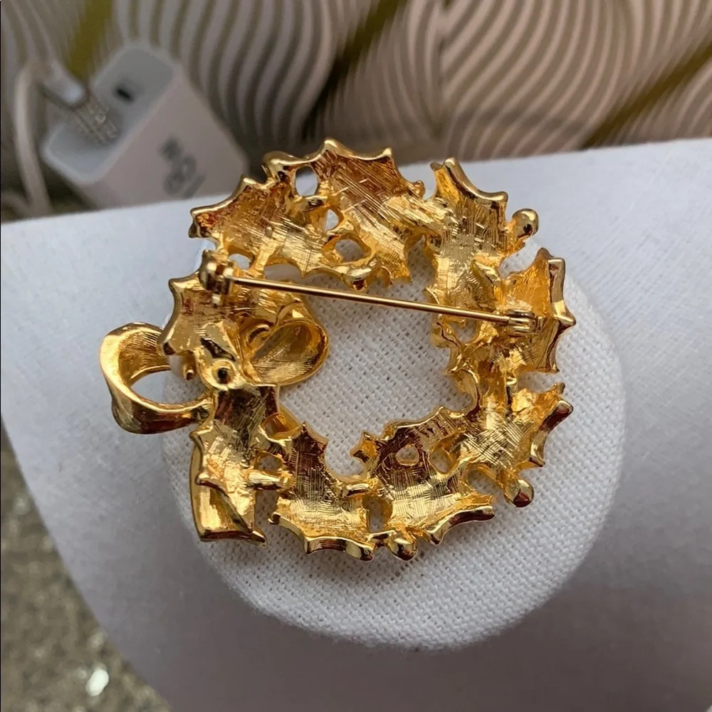 Vintage  Holiday Gold and Green Wreath Brooch